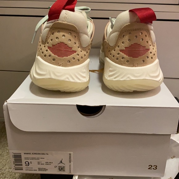 Womens Jordan Delta. BRAND NEW never worn. - Picture 4 of 5